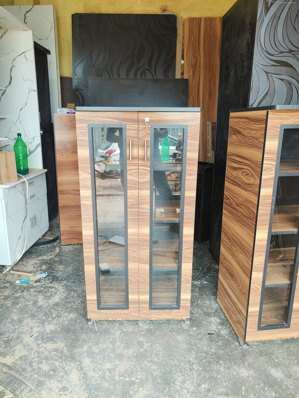 Kanfedens Bookshelf | 48 x 24 x 16 Inch | Panel Glass Door