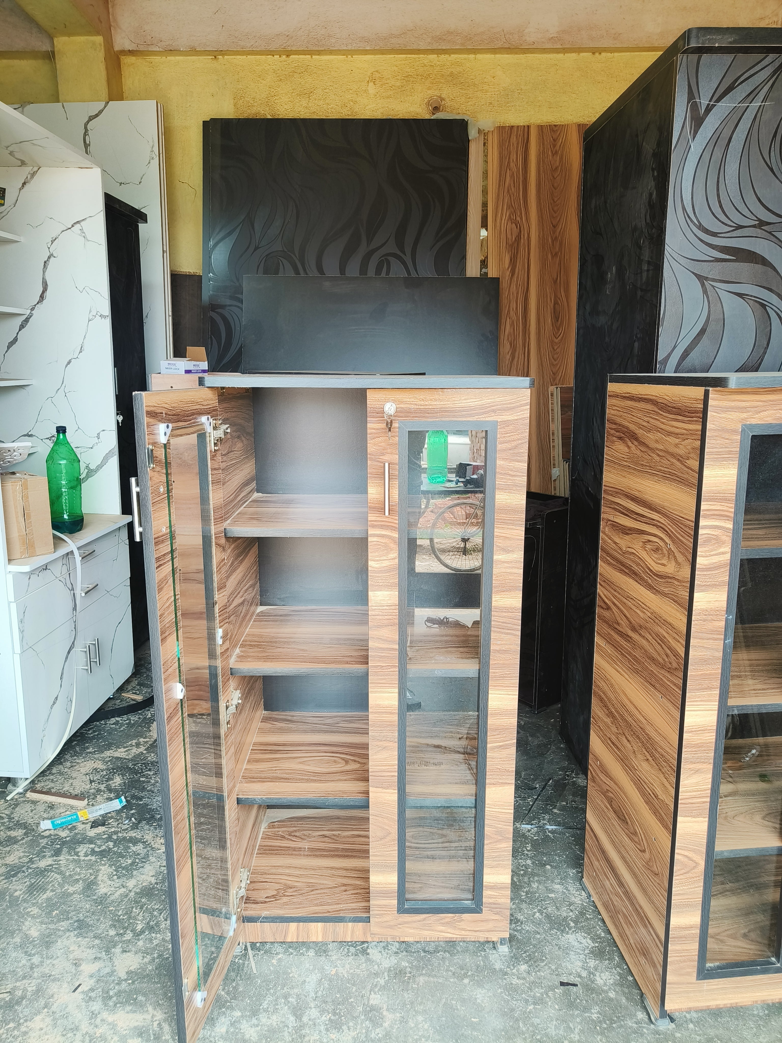 Kanfedens Bookshelf | 48 x 24 x 16 Inch | Panel Glass Door